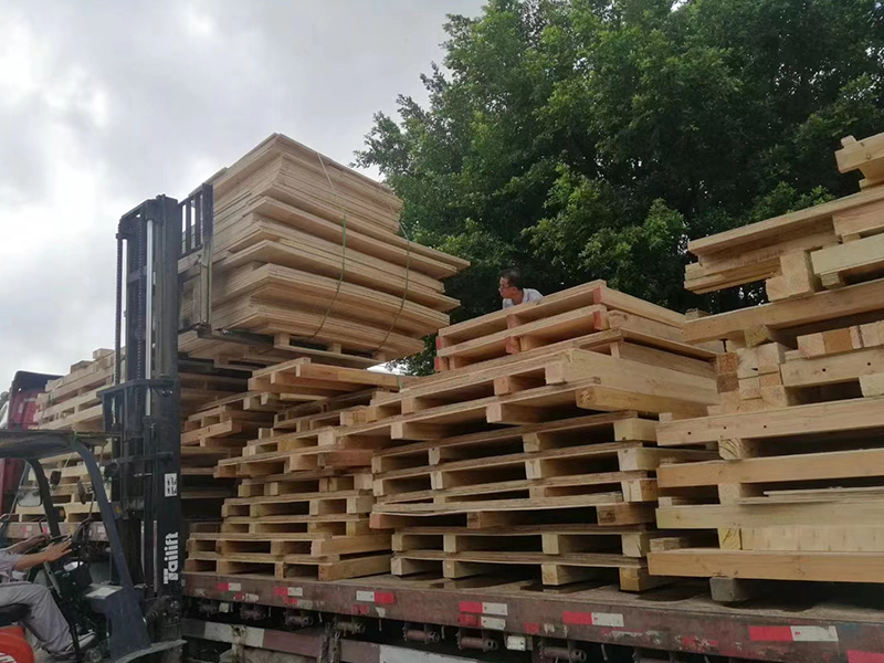 國(guó)内普通(tong)木箱裝(zhuang)車現場(chǎng)