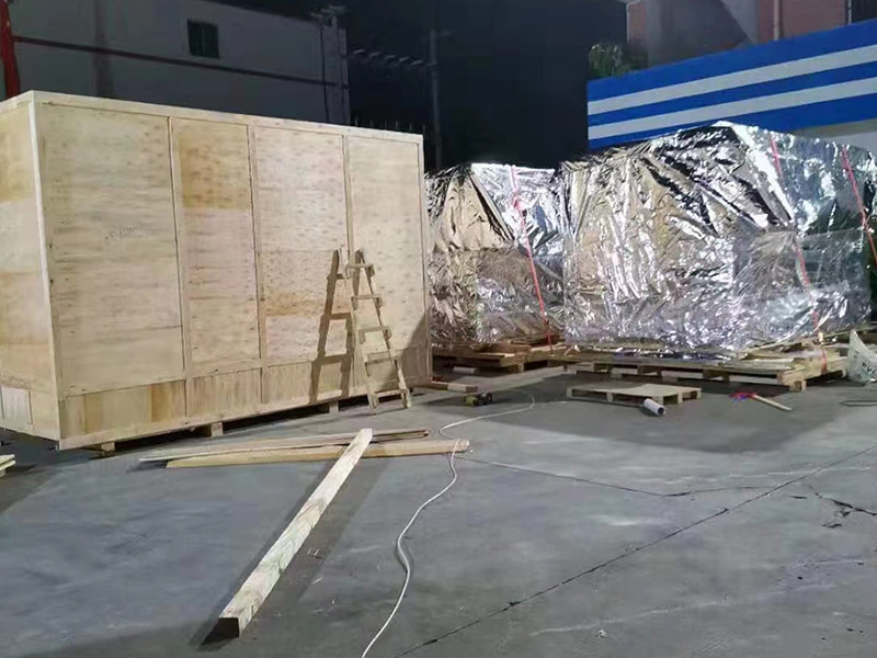 重型(xíng)加固木(mu)箱